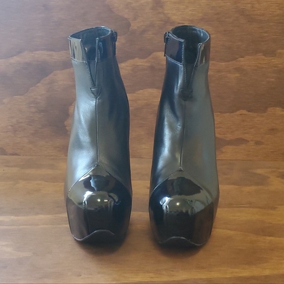 Patent and calfskin leather boots - Picture 1 of 6